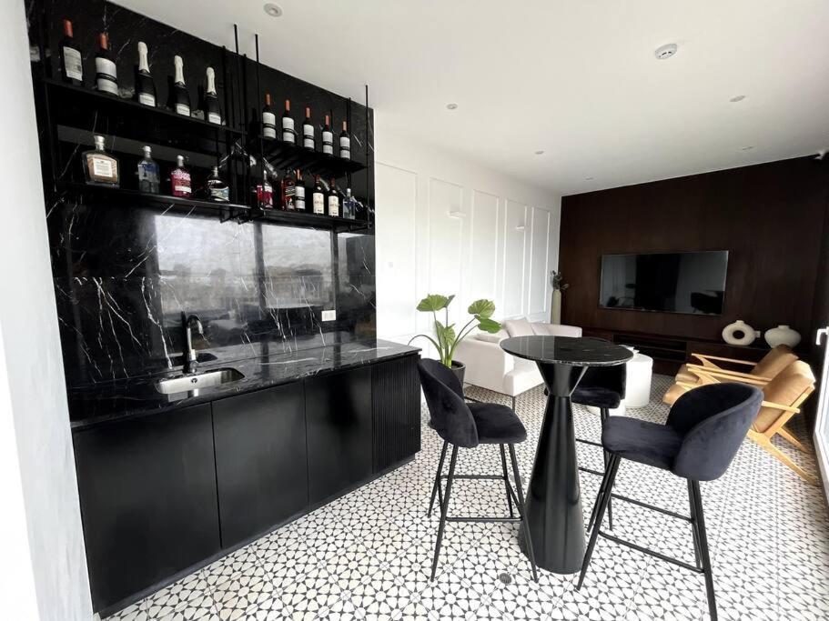 Luxury In Miraflores With Rooftop Pool Lima